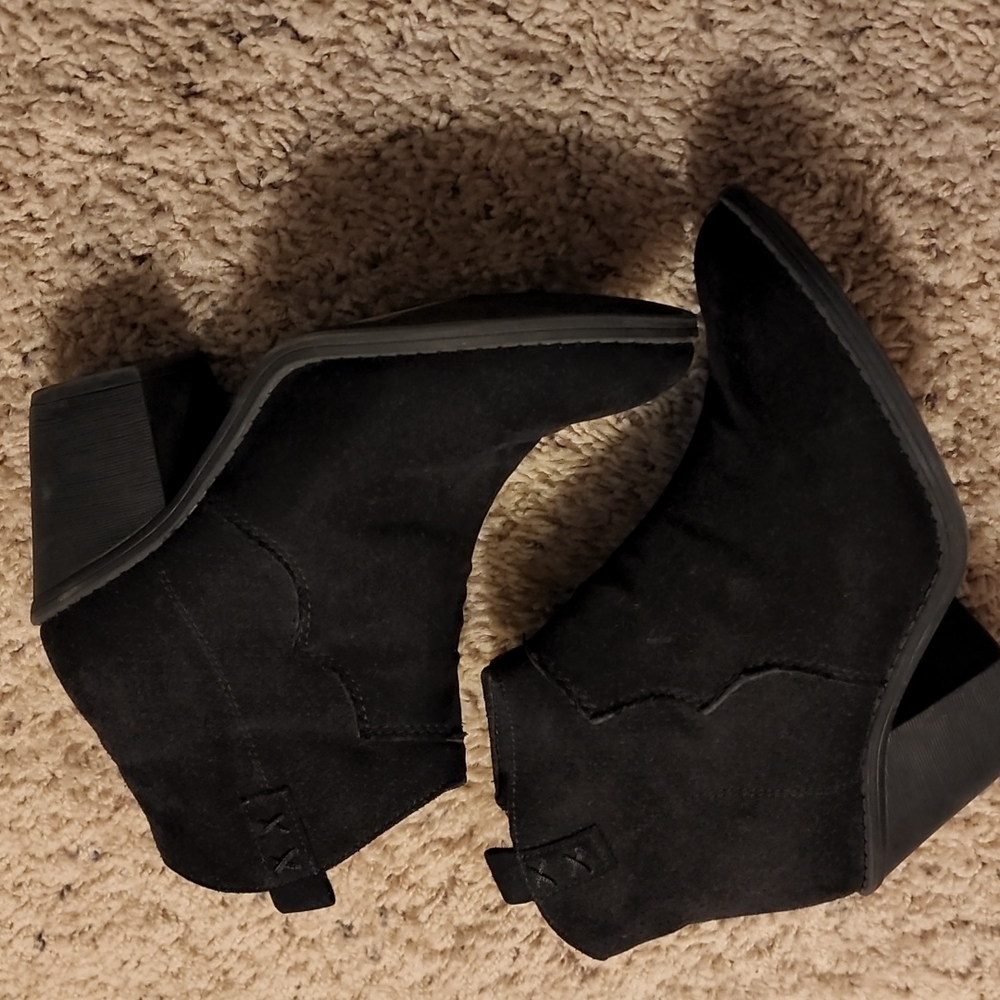 Boots - Picture 3 of 4